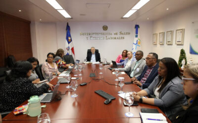 MIGUEL CEARA HATTON ENCABEZA MESA DE TÉCNICA CON LAS ARS SENASA, SEMMA Y CMD