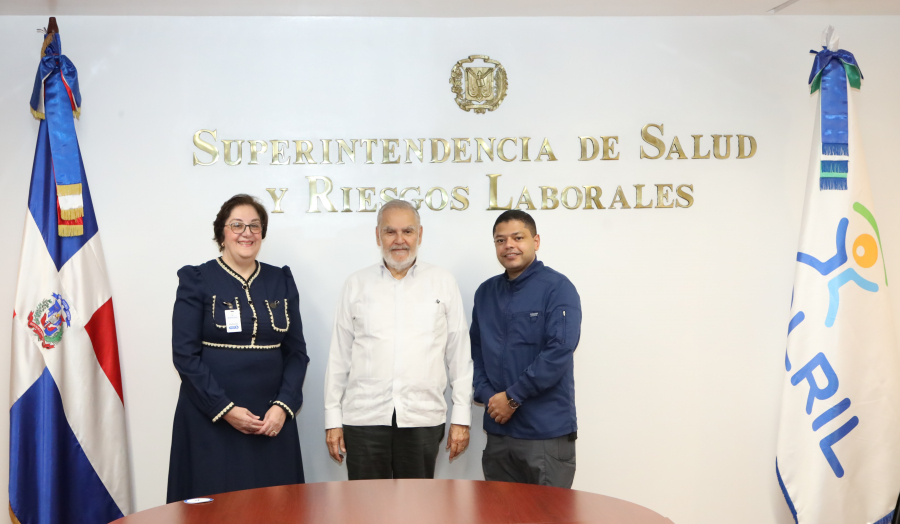 Superintendente escucha representantes del Colegio Dominicano de Odontología y ACLIDEP