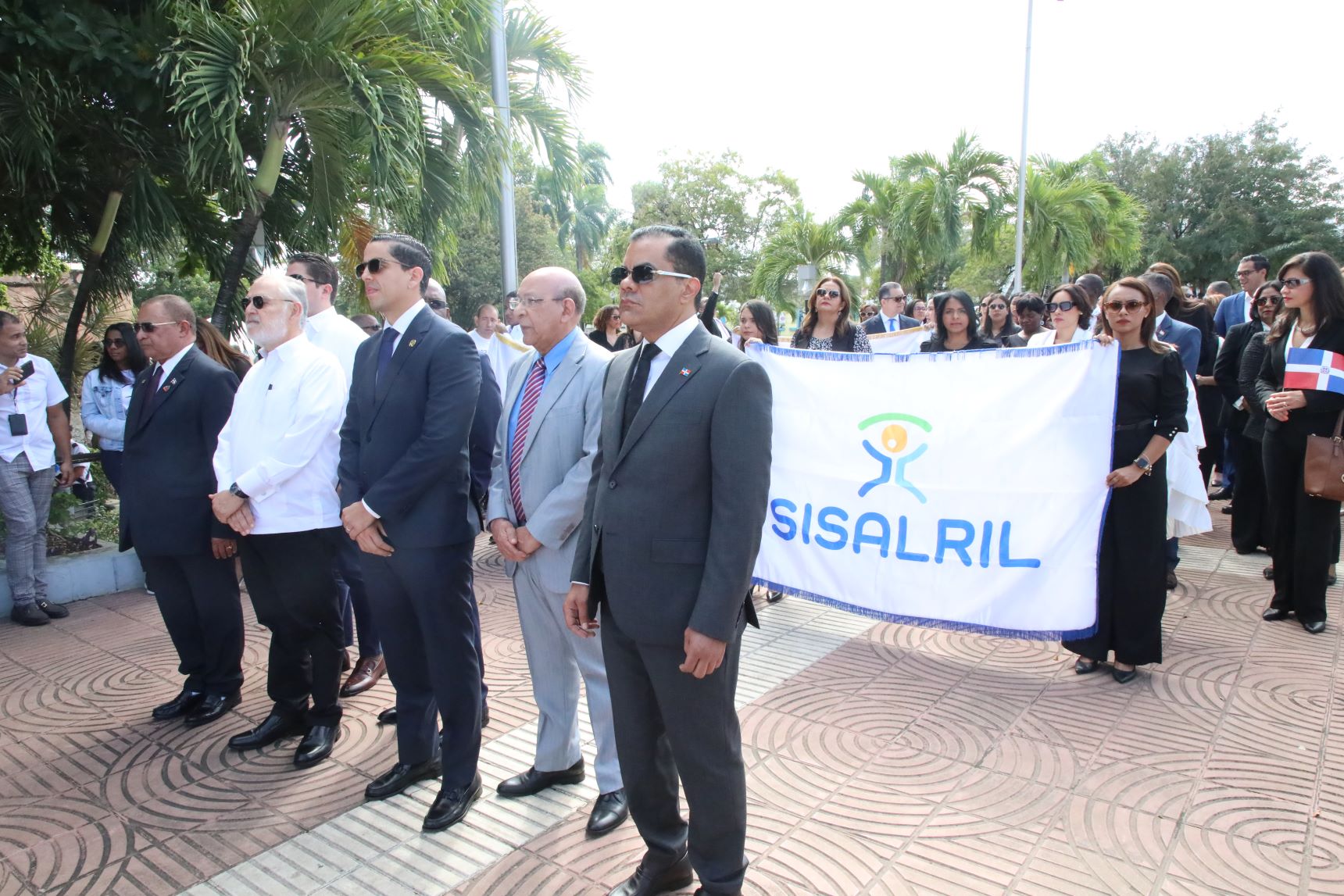 SISALRIL reafirma su compromiso con el fortalecimiento de la atención ciudadana mediante emotivo acto de ofrenda floral