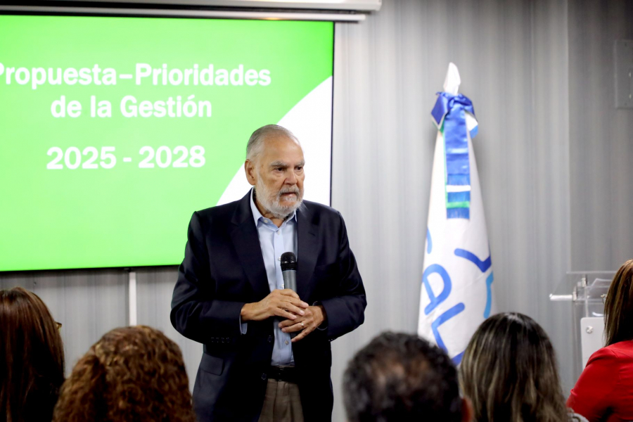 Superintendente SISALRIL en conferencia