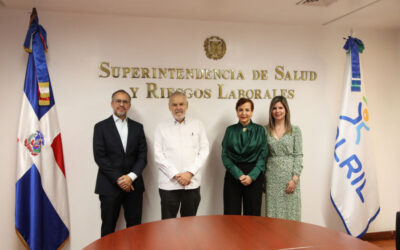 Miguel Ceara Hatton recibe a asociación de Farmacéuticas Dominicanas