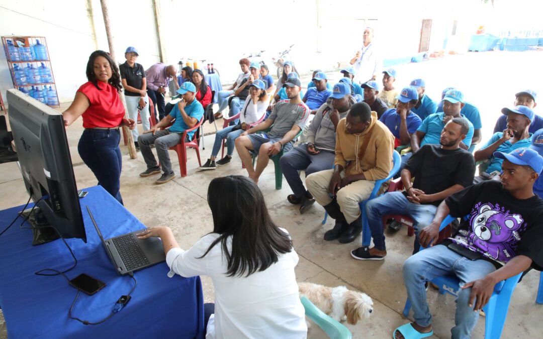 SISALRIL empodera a trabajadores de Monte Plata en Seguro Familiar de Salud