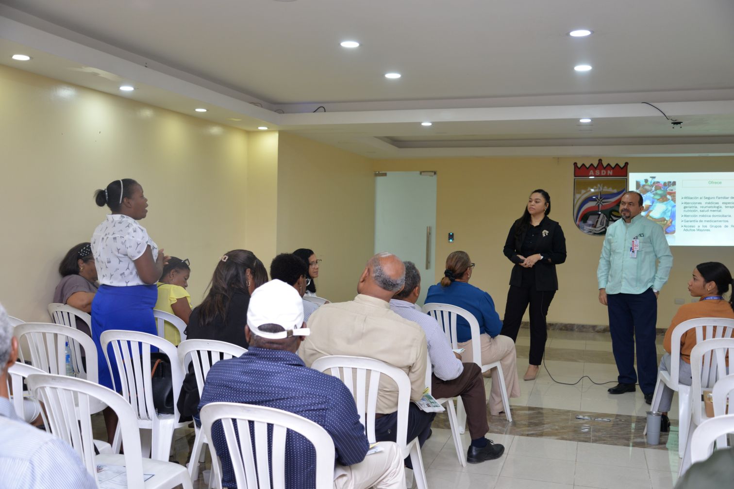 SISALRIL orienta a representantes de 20 juntas de vecinos de SDN sobre derechos y beneficios del SFS