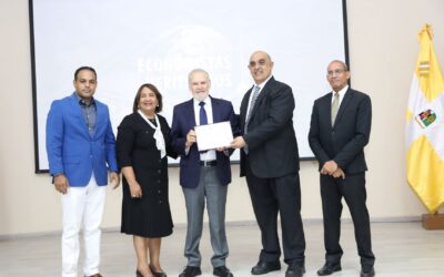 Miguel Ceara Hatton recibe reconocimiento por sus aportes a la economía dominicana