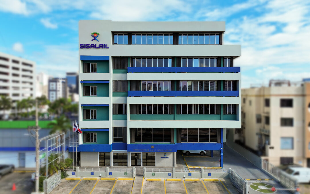 Propuestas técnicas de la SISALRIL logran coberturas para gigantomastia y 40 nuevos medicamentos en el SFS