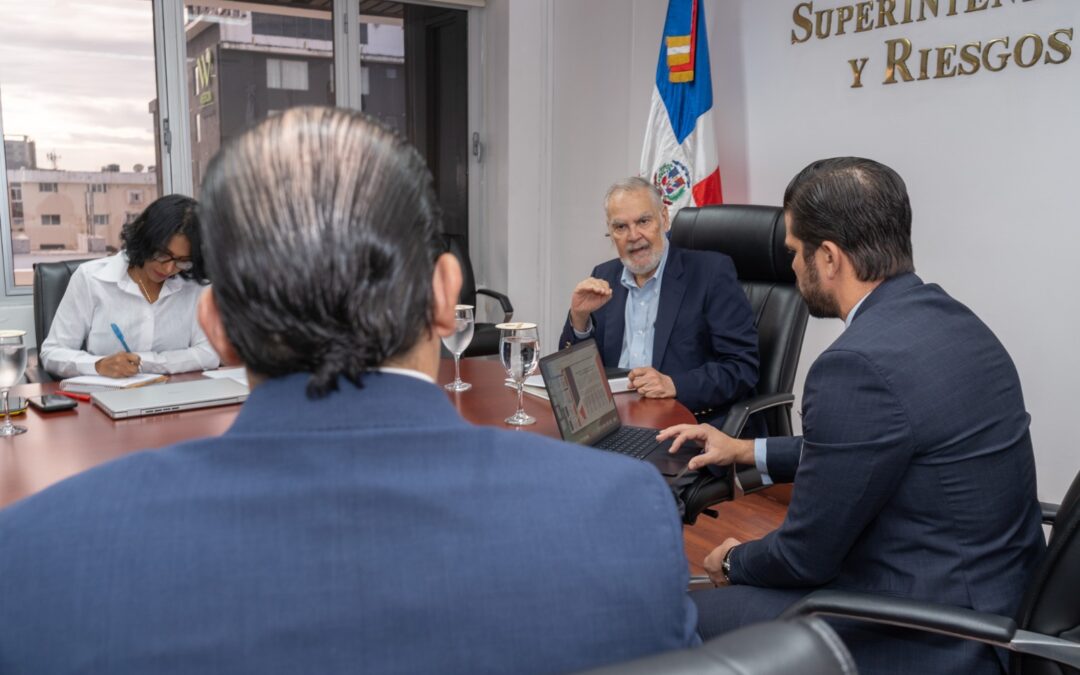 SISALRIL y DIGEMAPS trabajan propuesta para ampliar acceso a medicamentos en el Seguro Familiar de Salud