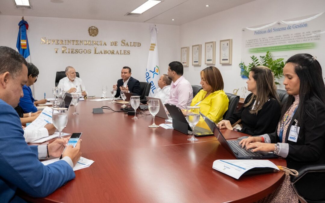 Superintendente encabeza primera reunión de trabajo con el nuevo director del SNS