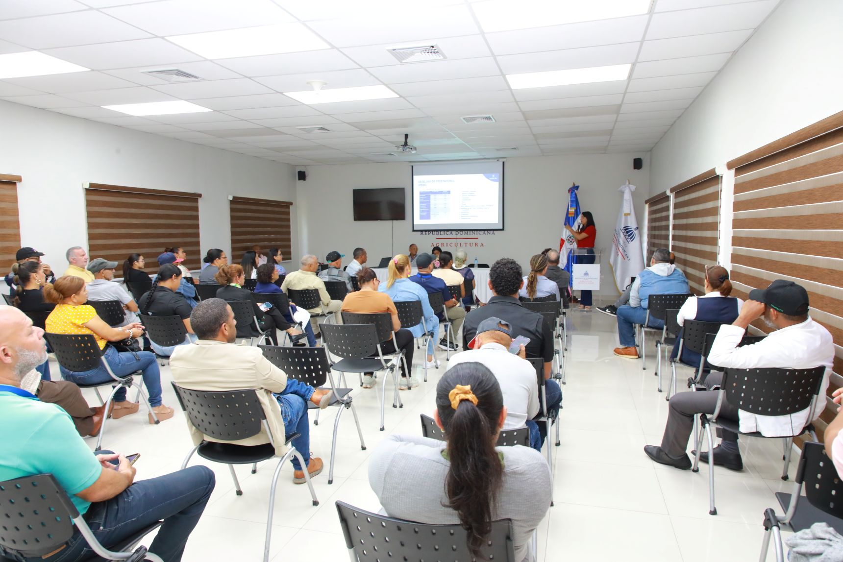 SISALRIL impacta unos 600 ciudadanos con orientación sobre el Seguro Familiar de Salud en distintas provincias SISALRIL impacta unos 600 ciudadanos con orientación sobre el Seguro Familiar de Salud en distintas provincias