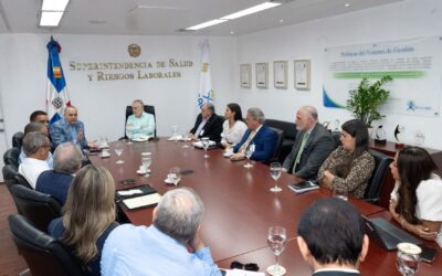 SISALRIL socializa con la industria farmacéutica y senadores iniciativas para mejorar acceso a medicamentos