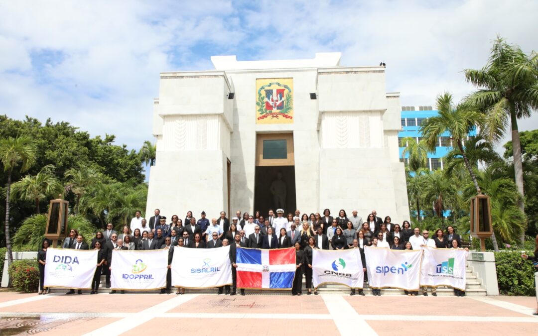 SISALRIL participa en ofrenda floral por 25 aniversario de la Ley 87-01 de Seguridad Social