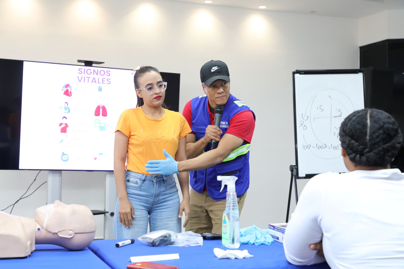 Colaboradores de la SISALRIL se capacitan en primeros auxilios para salvar vidas