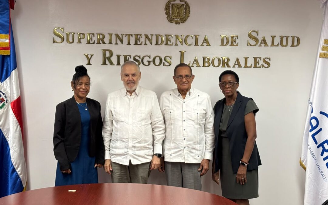 Superintendente Miguel Ceara Hatton y directiva de la CASC socializan iniciativas en favor de los trabajadores