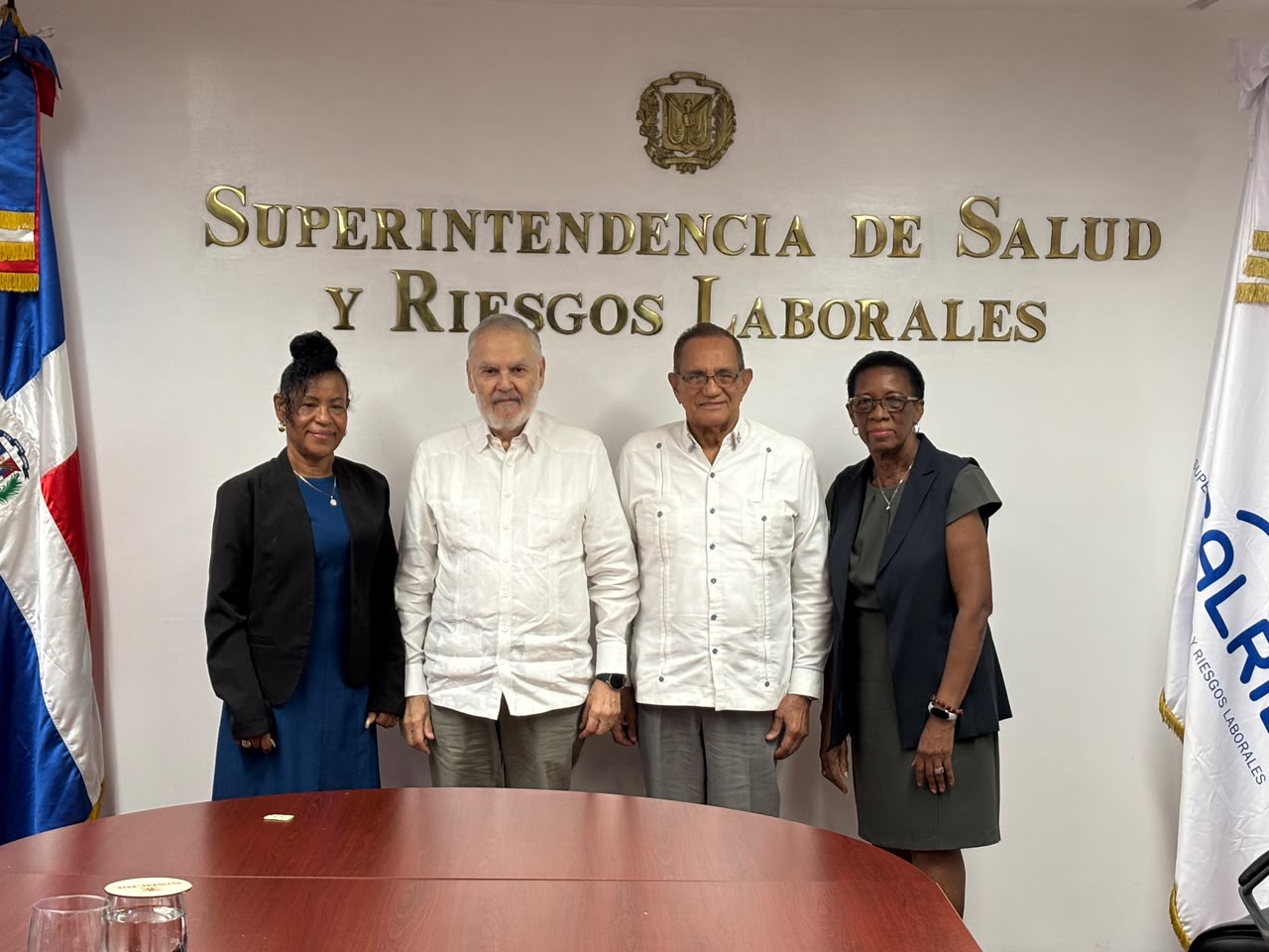 Superintendente Miguel Ceara Hatton y directiva de la CASC socializan iniciativas en favor de los trabajadores Superintendente Miguel Ceara Hatton y directiva de la CASC socializan iniciativas en favor de los trabajadores